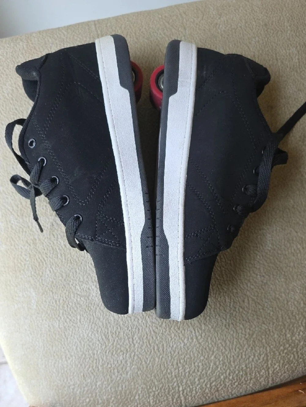 Heelys Boy's Black Sneakers with Red Accents Item#1084